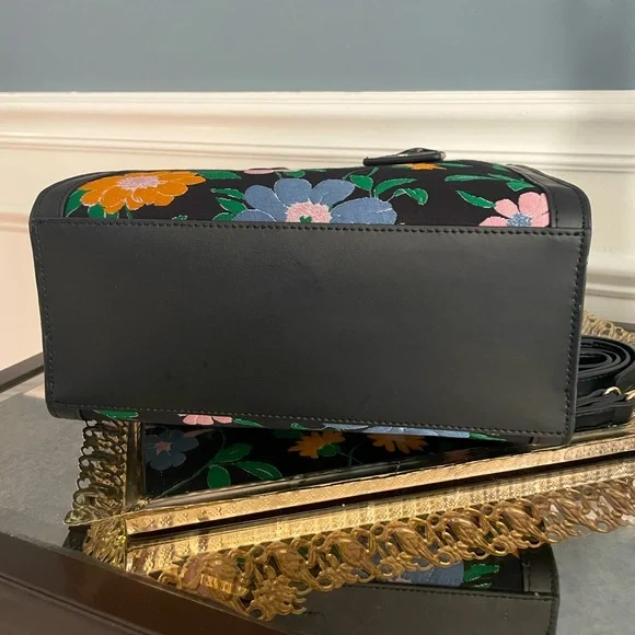 ❌On Hold Kate Spade Manhattan Floral Jacquard Small Tote - Picture 9 of 13